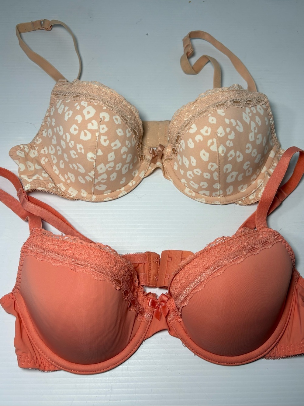 Women’s Lace Trim Underwire Bra - Peach and Nude